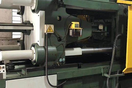 為何冷室壓鑄機壓鑄的配件中有銀紋？